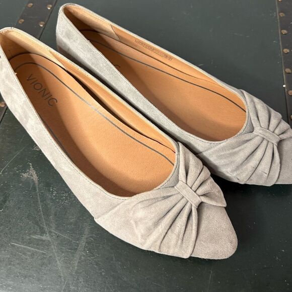 Vionic Gray Suede Gramercy Flats Women's Size 8.5 - Picture 2 of 4